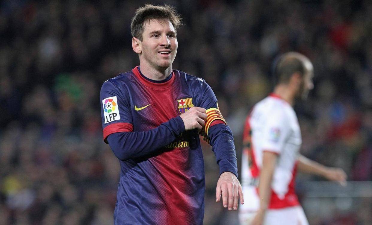 C罗还是梅西？别争了，听听那些在场上铲他的人怎么说：只有梅西，让他们从心底里感到绝望！